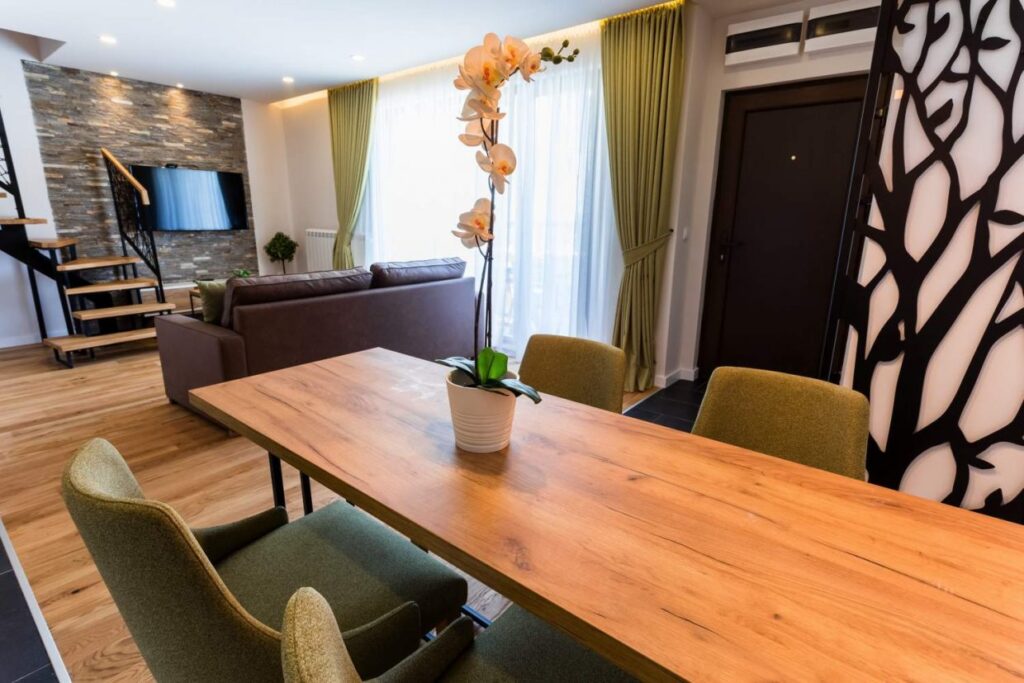 HC0A0114-1240×827-1-1