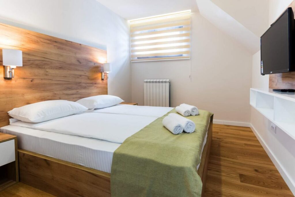 HC0A0146-1240×827-1-1