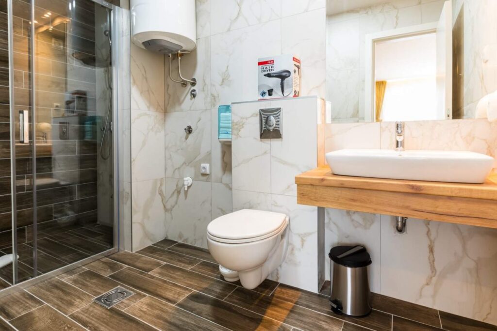 HC0A0156-1240×827-1-1