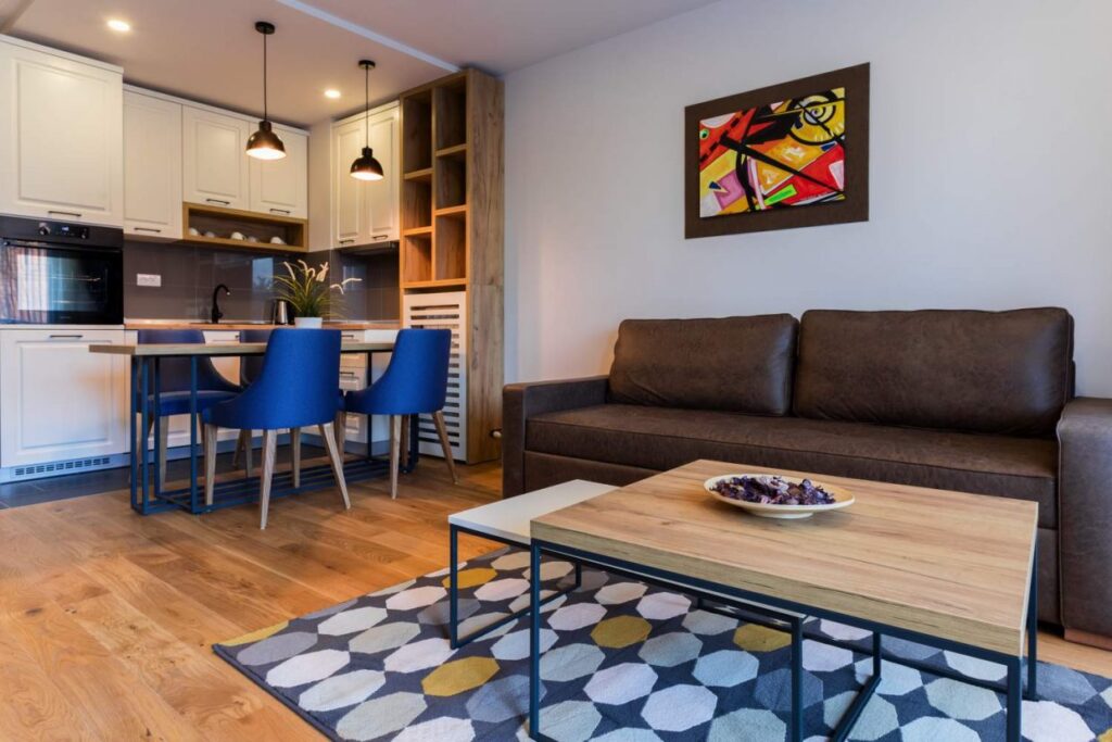 HC0A0218-1240×827-1-1