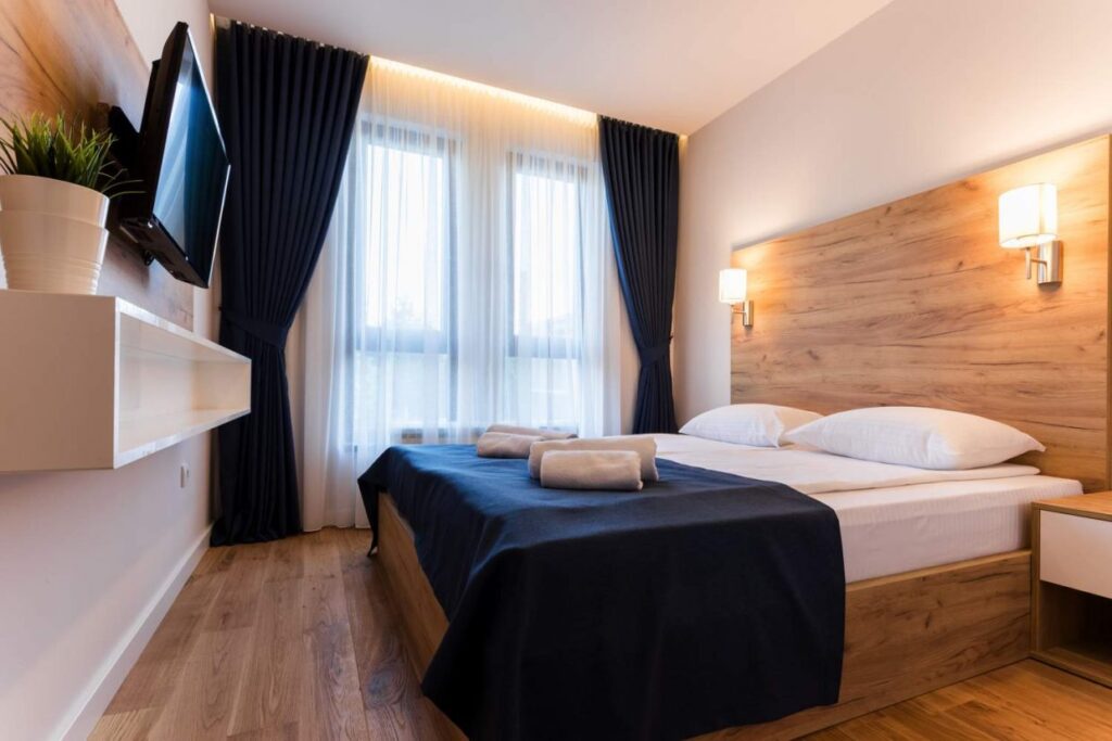 HC0A0229-1240×827-1-1