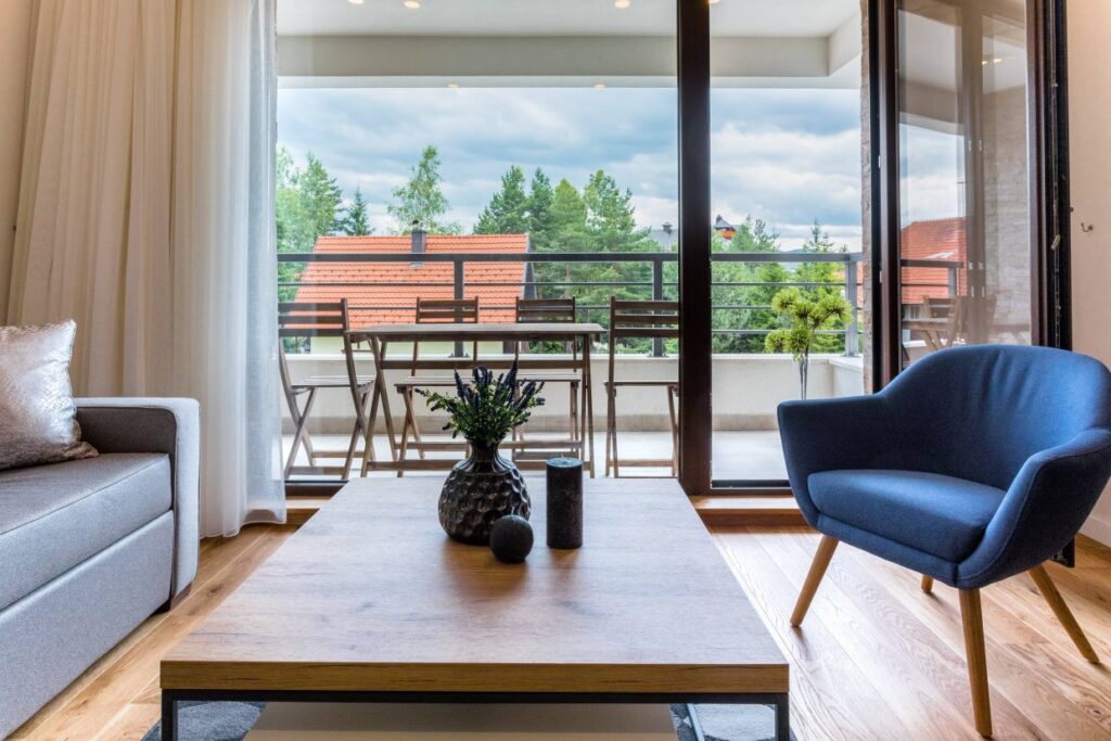 HC0A0321-1240×827-1-1