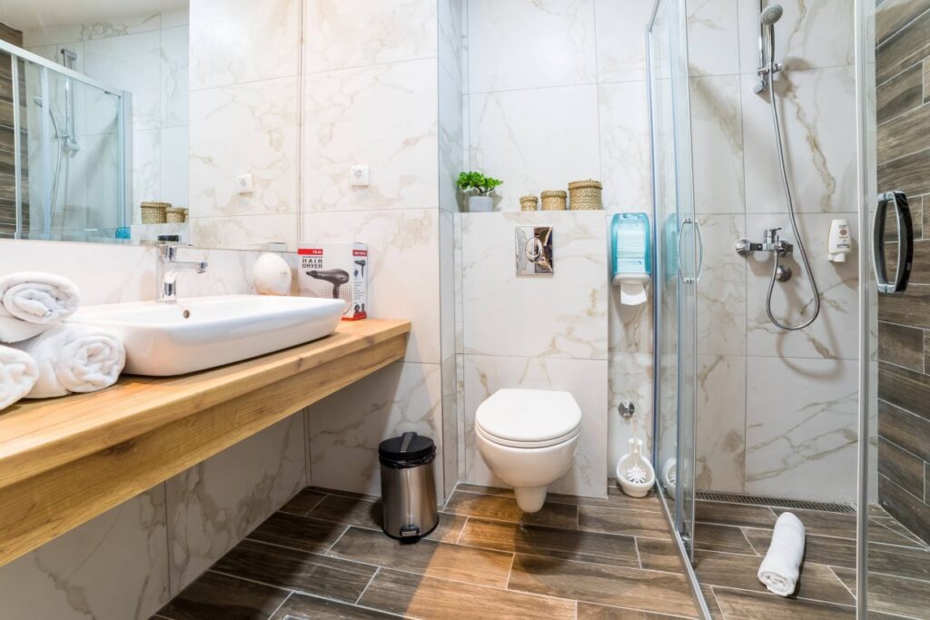 HC0A0347-1240×827-1-1