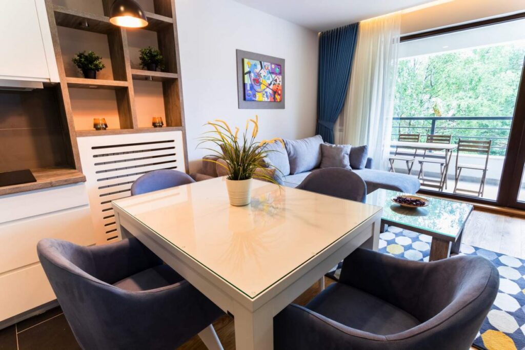 HC0A0400-1240×827-1-1