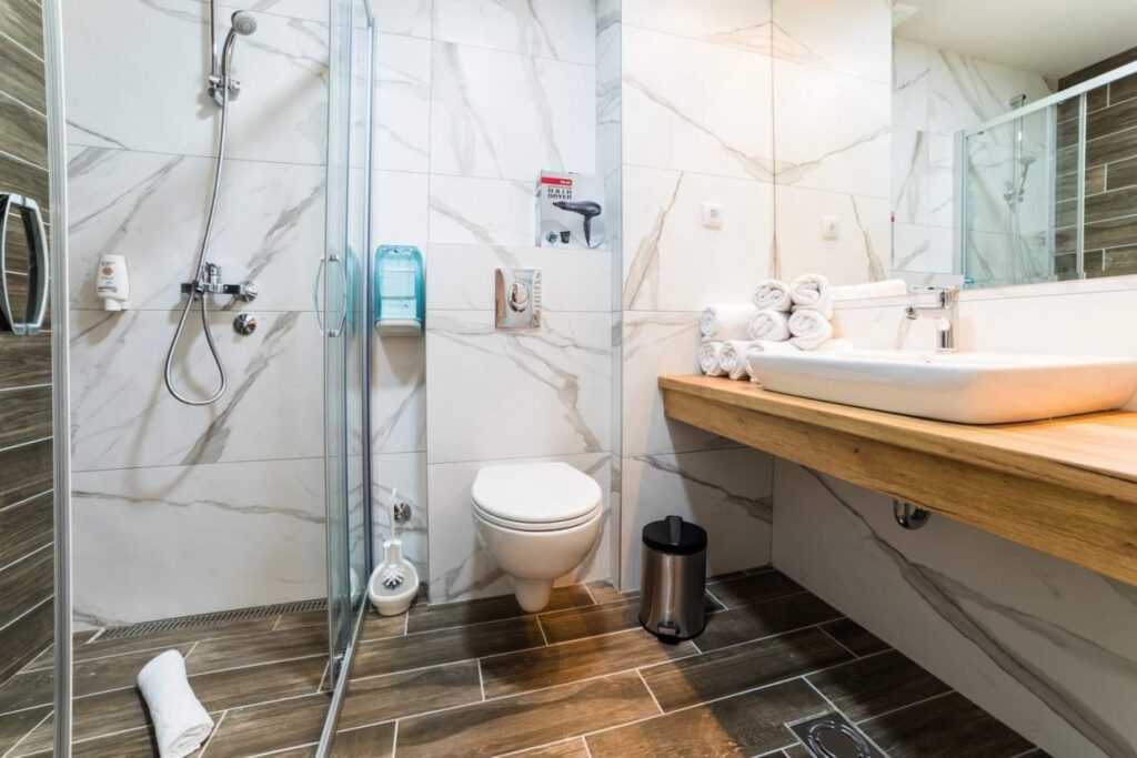 HC0A0483-1240×827-1-1