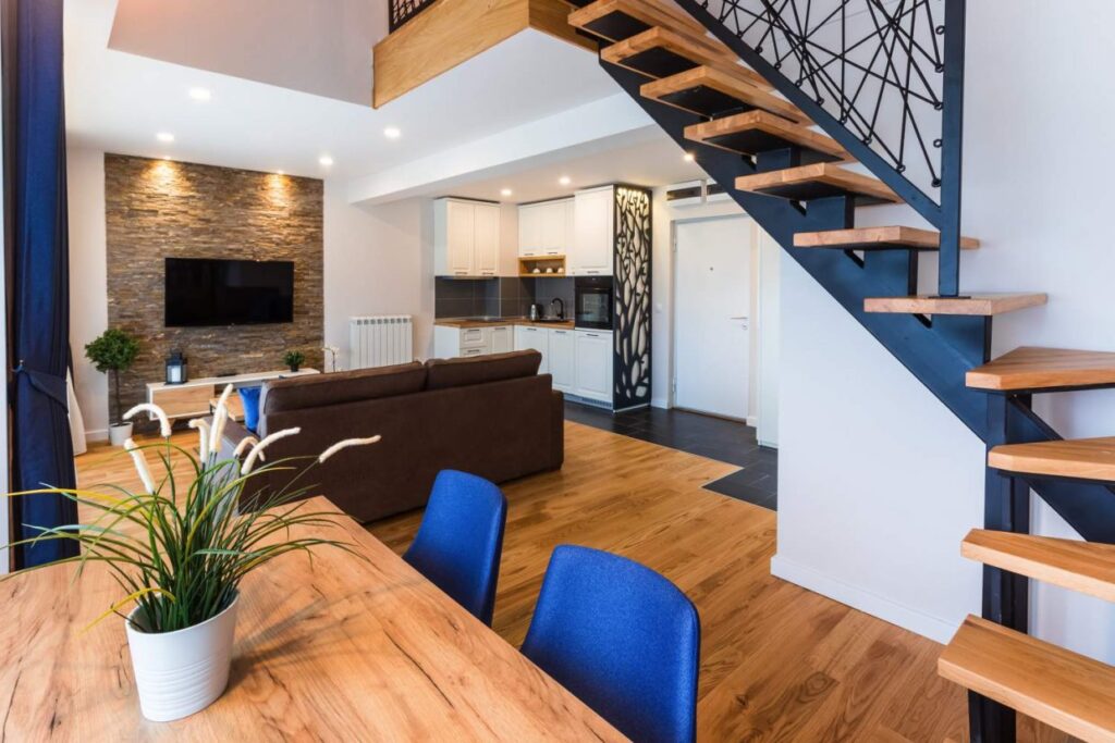 HC0A0518-1240×827-1-1