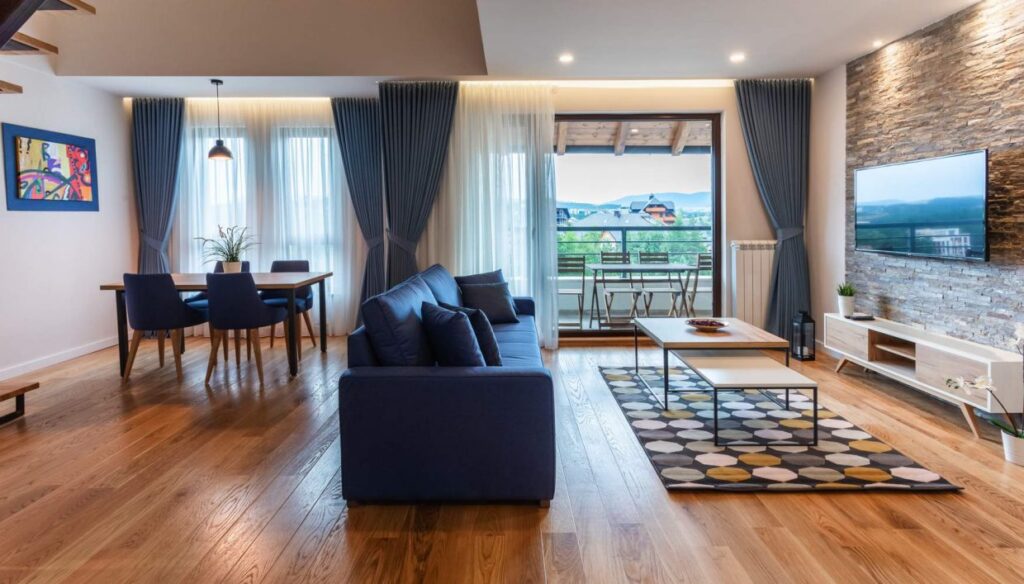 HC0A0599-1240×707-1-1