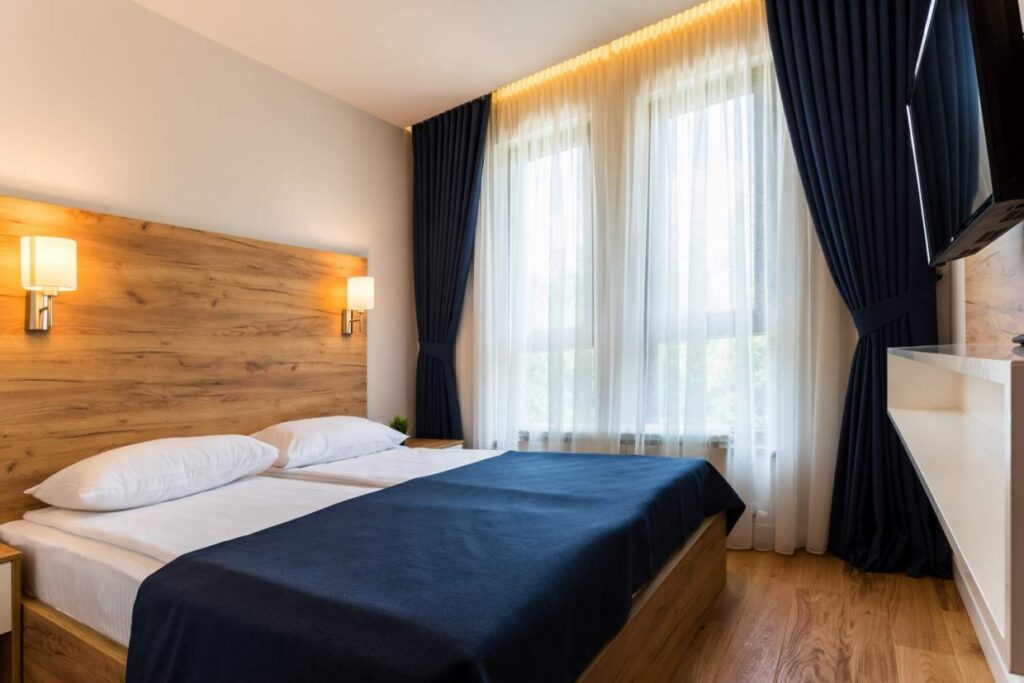 HC0A9953-1240×827-1-1