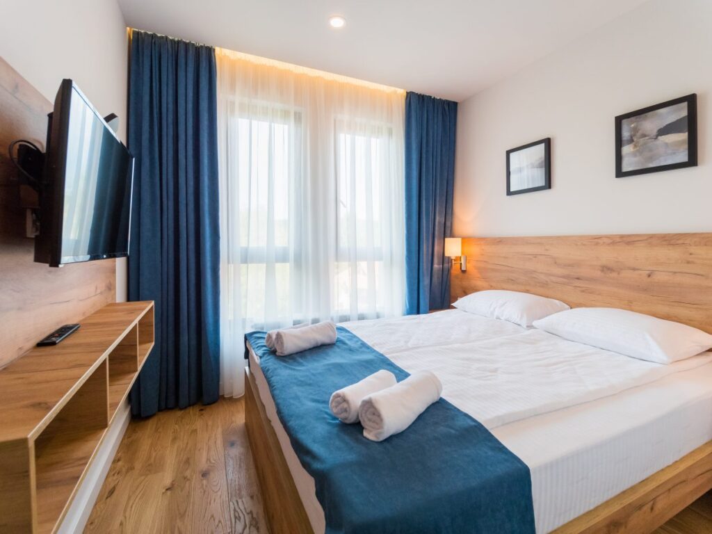 PANA9169-1240×930-1-1