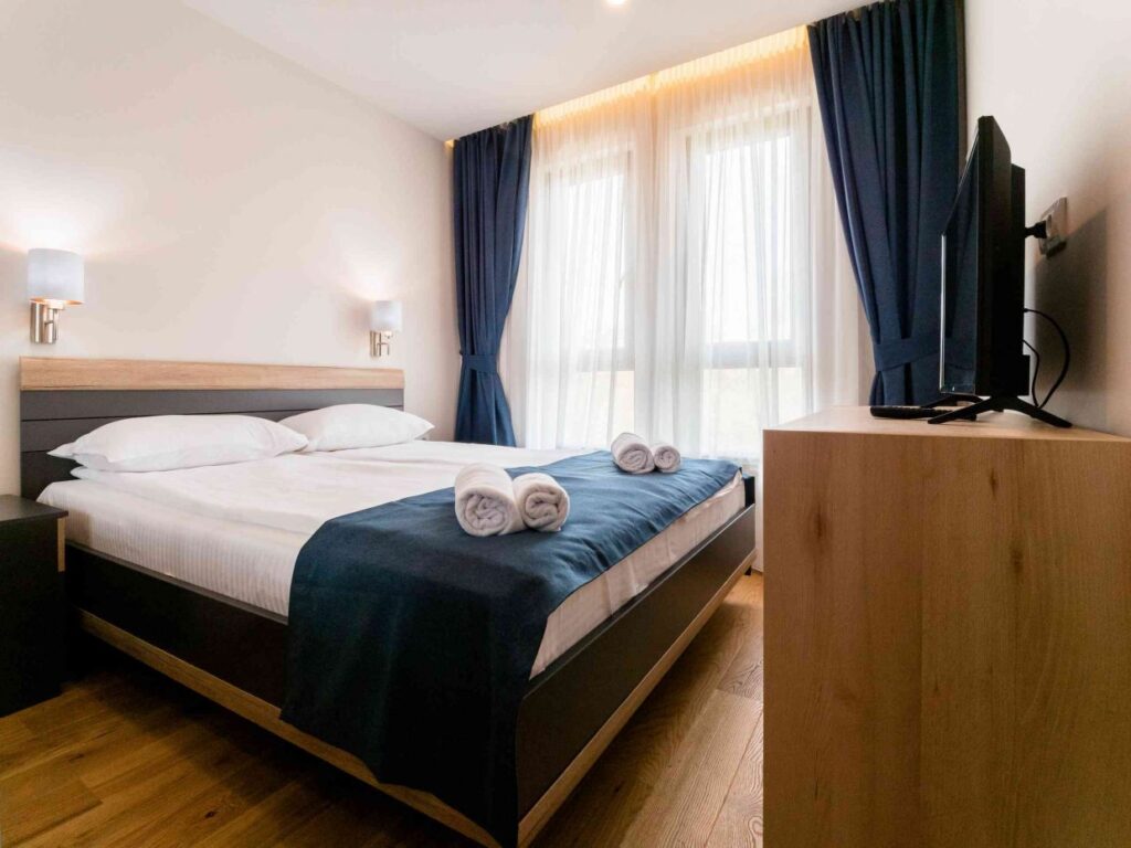 PANA9317-1240×930-1-1