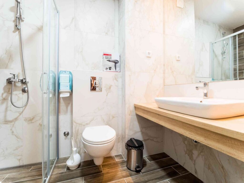 PANA9565-1240×930-1-1